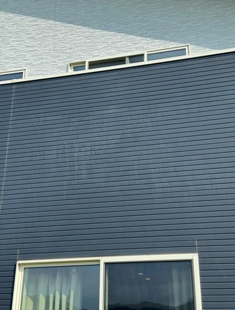 岐阜県美濃加茂市での外壁洗浄施工事例。水あかの汚れをプロの技術で徹底クリーニング。RENOVA HOUSE